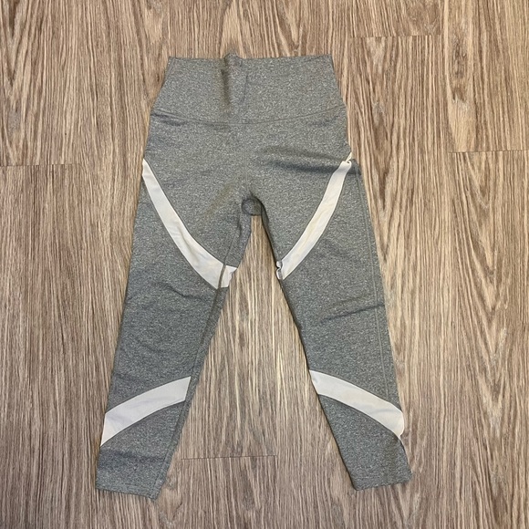 Aerie Grey Leggings With Mesh Details - Picture 4 of 7